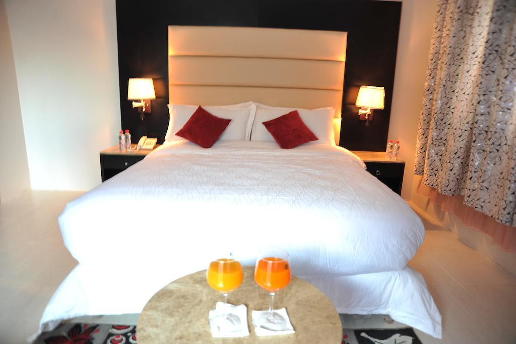Janadriyah Suites 13 Nadinah Værelse billede