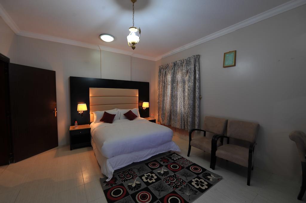 Janadriyah Suites 13 Nadinah Værelse billede
